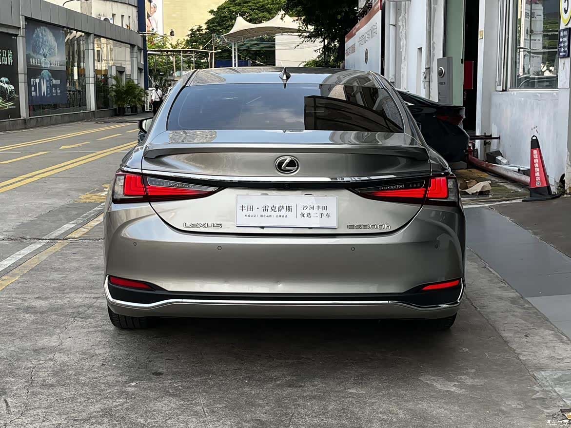 Lexus ES, 2023 7