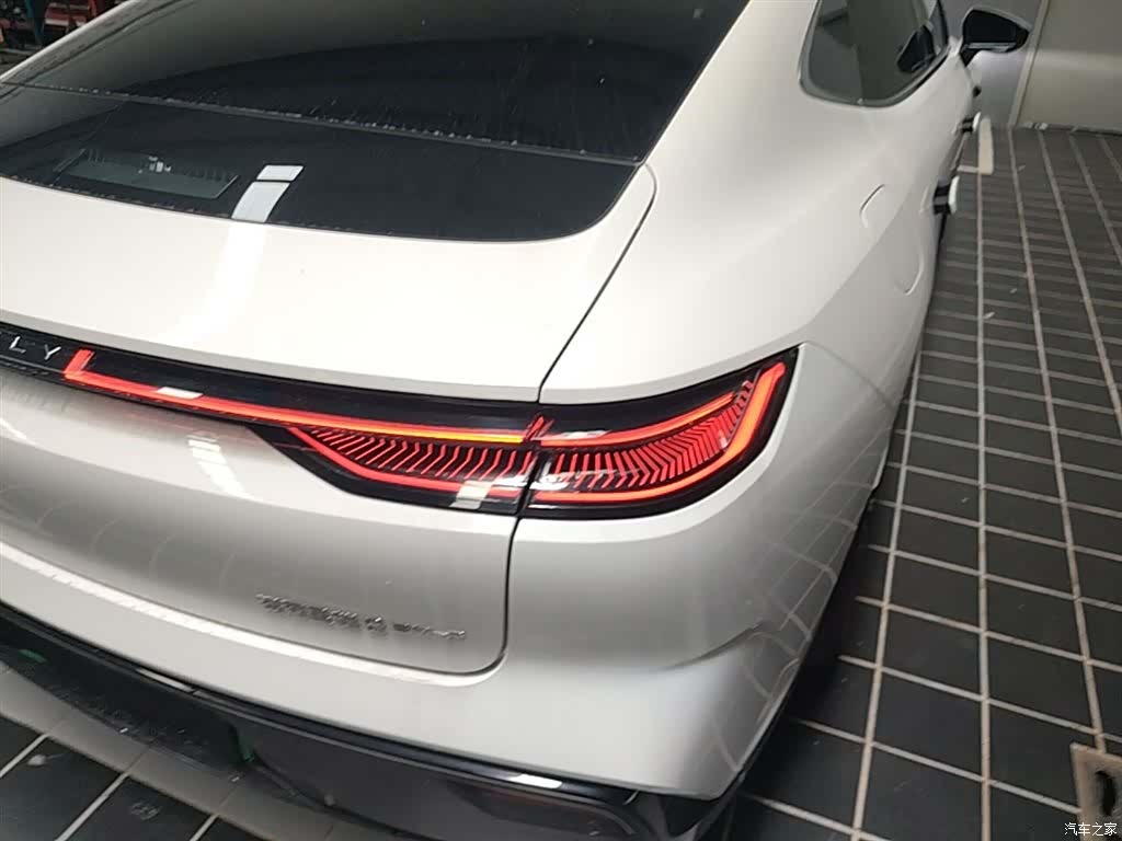 Geely 8, 2025 8