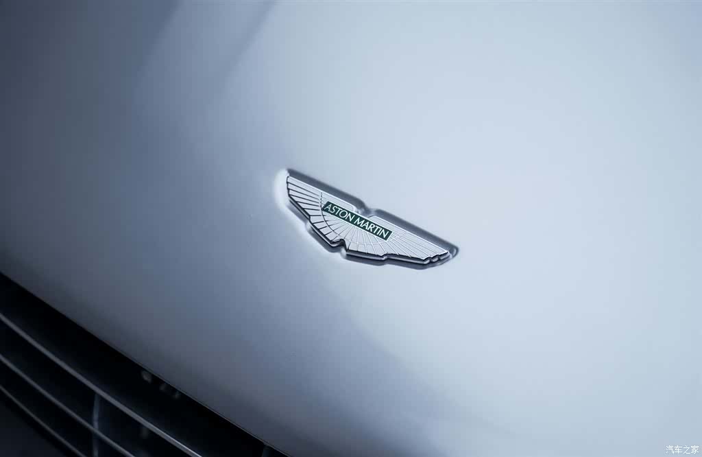 Aston Martin Vantage, 2011 6