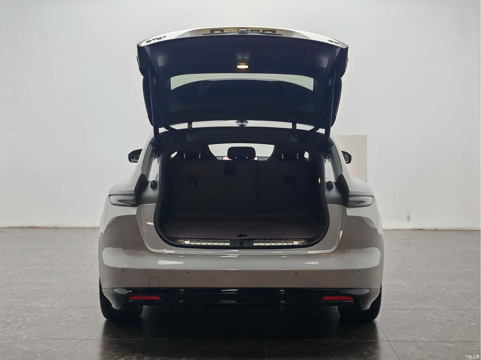 NIO ET5, 2026 12