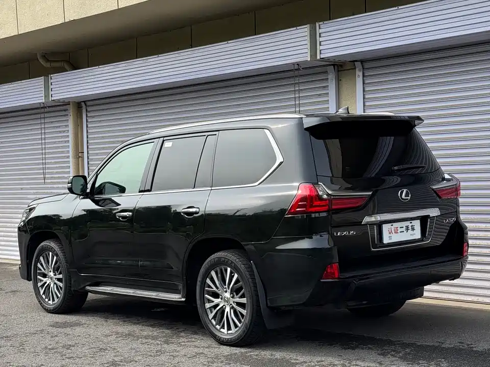 Lexus LX