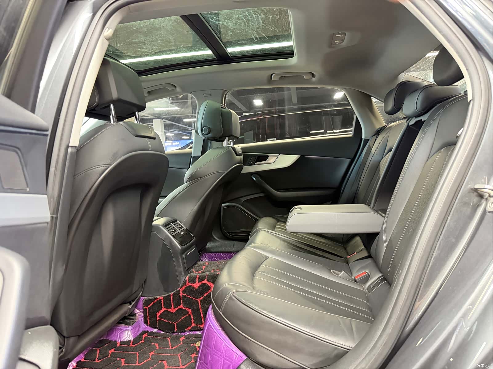 Audi A4L, 2021 все фото