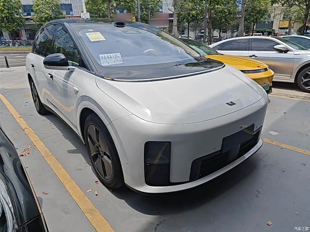 Li Auto i8, 2026 4