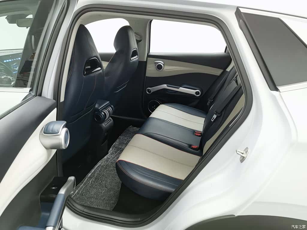 BYD Yuan, 2022 15