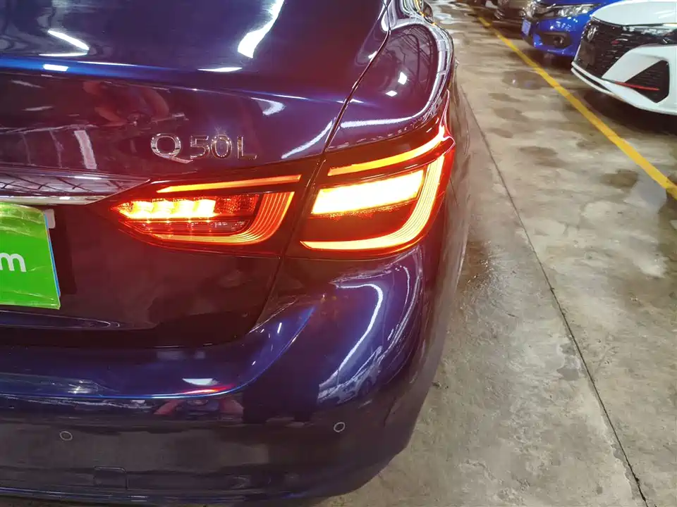 Infiniti Q50L