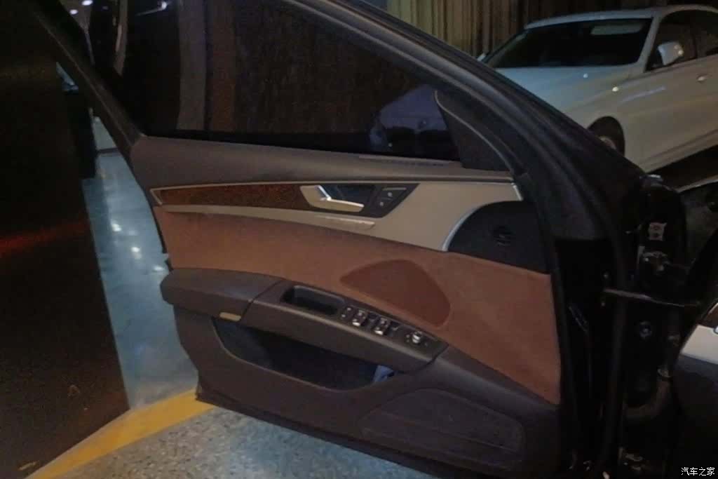 Audi A8L, 2012 7