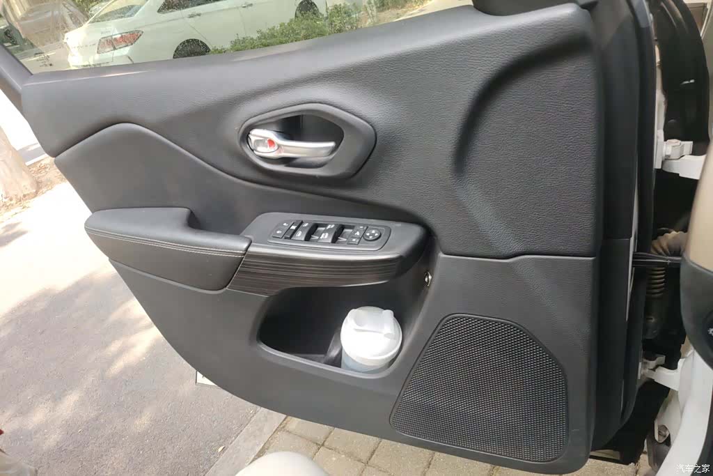 Jeep Cherokee, 2016 7