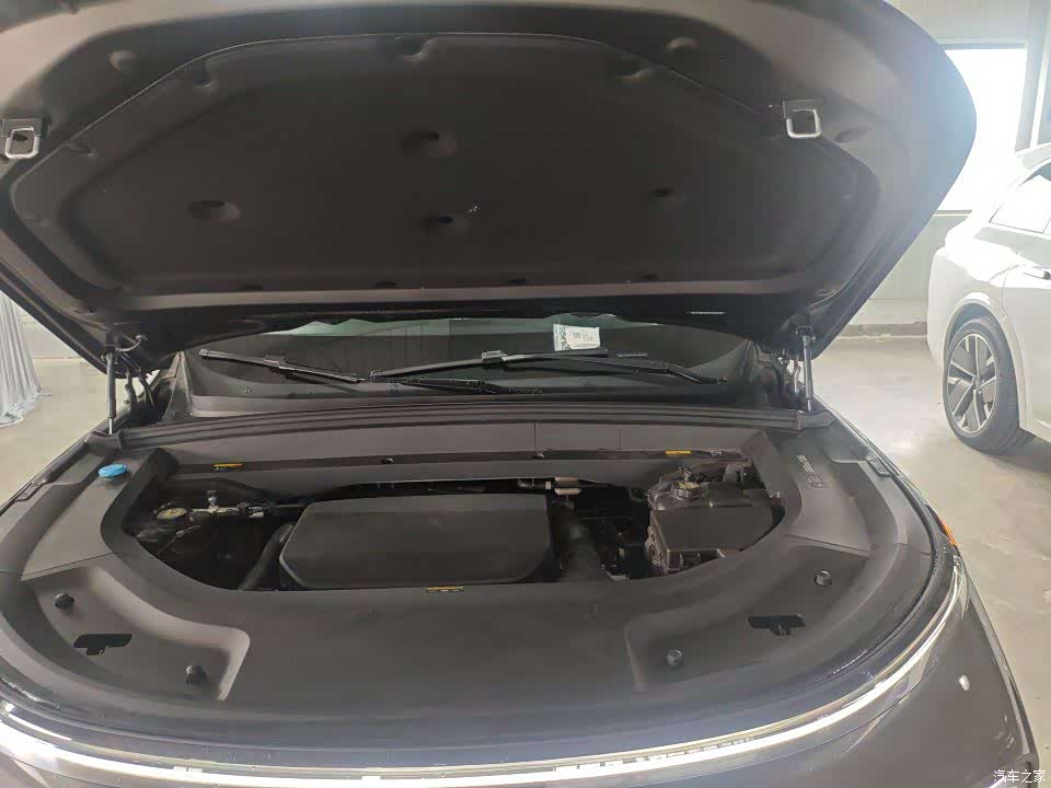 Li Auto L8, 2025 13