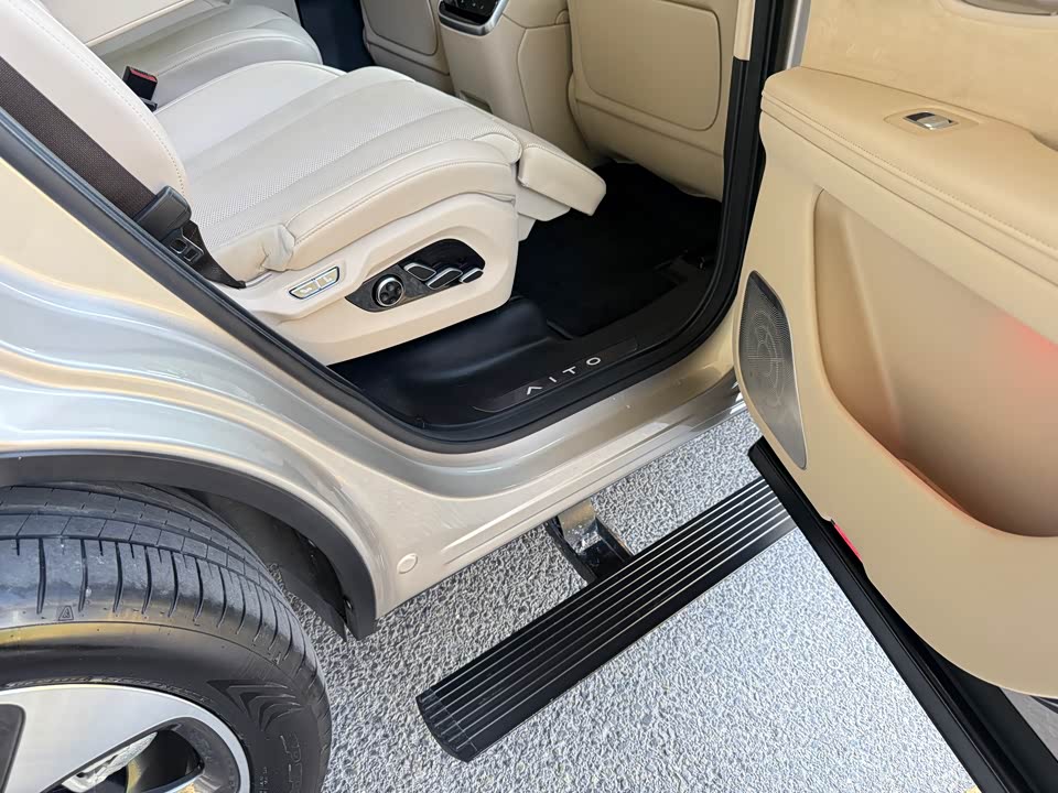 AITO Ask the world M7