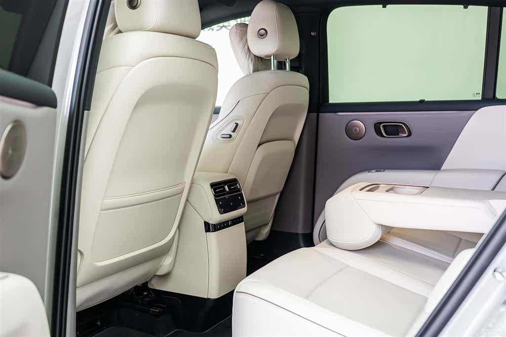 Li Auto i6, 2025 12