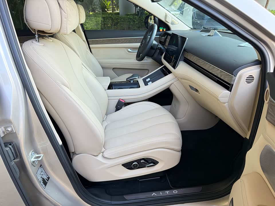 AITO Ask the world M7