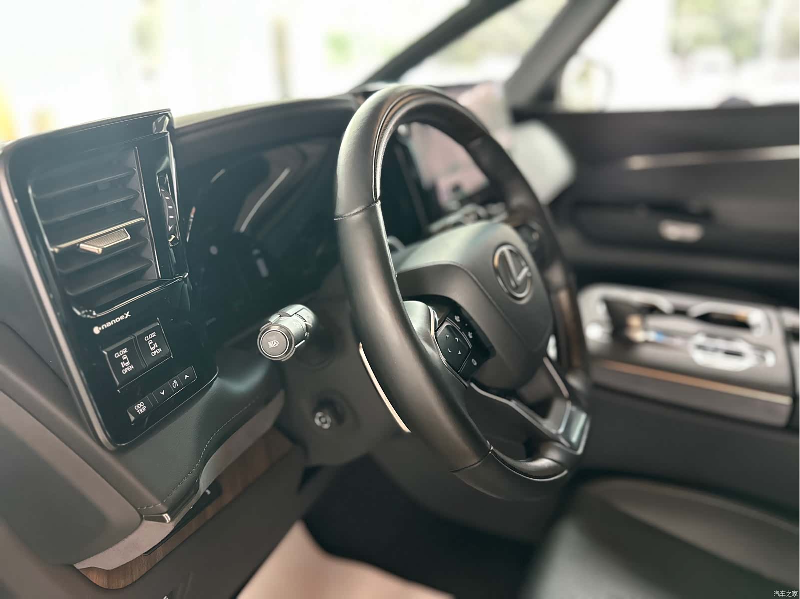 Lexus LM, 2024 9