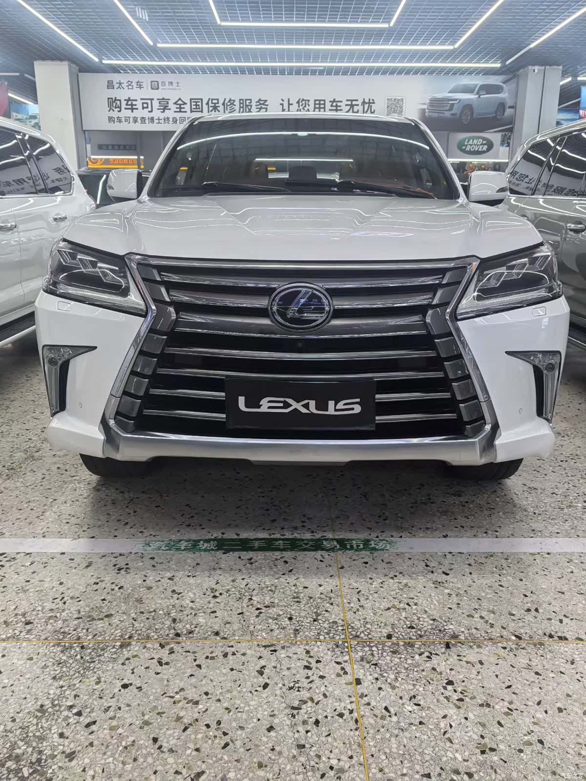 Lexus LX, 2016 1
