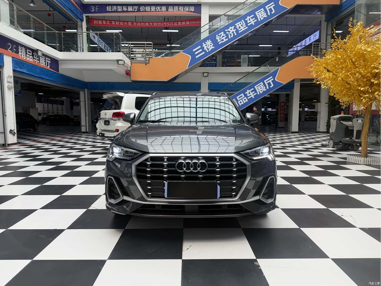 Audi Q3, 2023 2