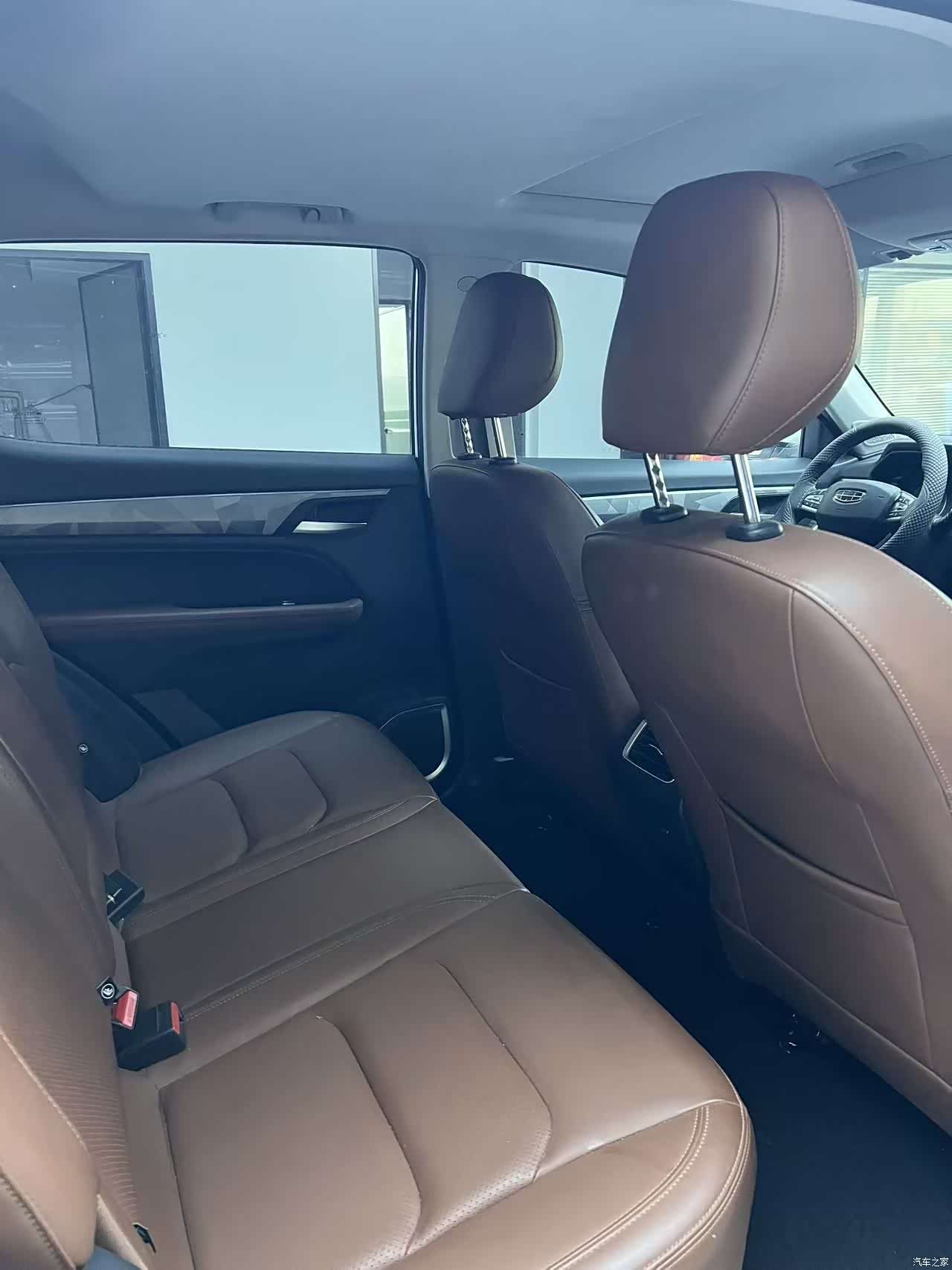 Geely X6, 2023 13