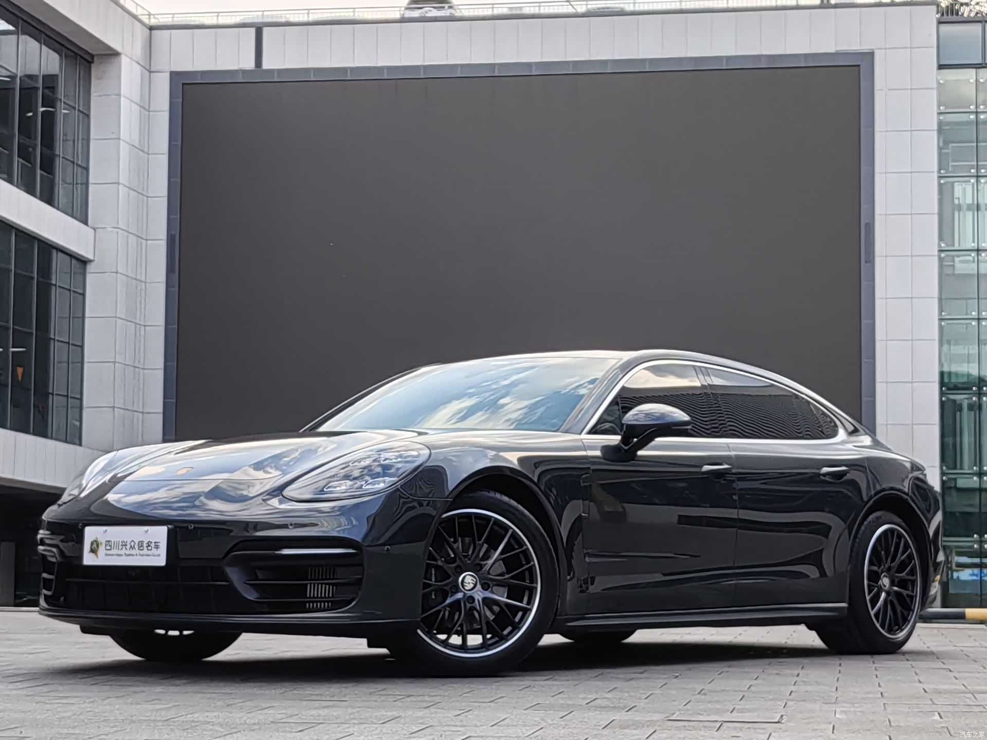 Porsche Panamera, 2022 1