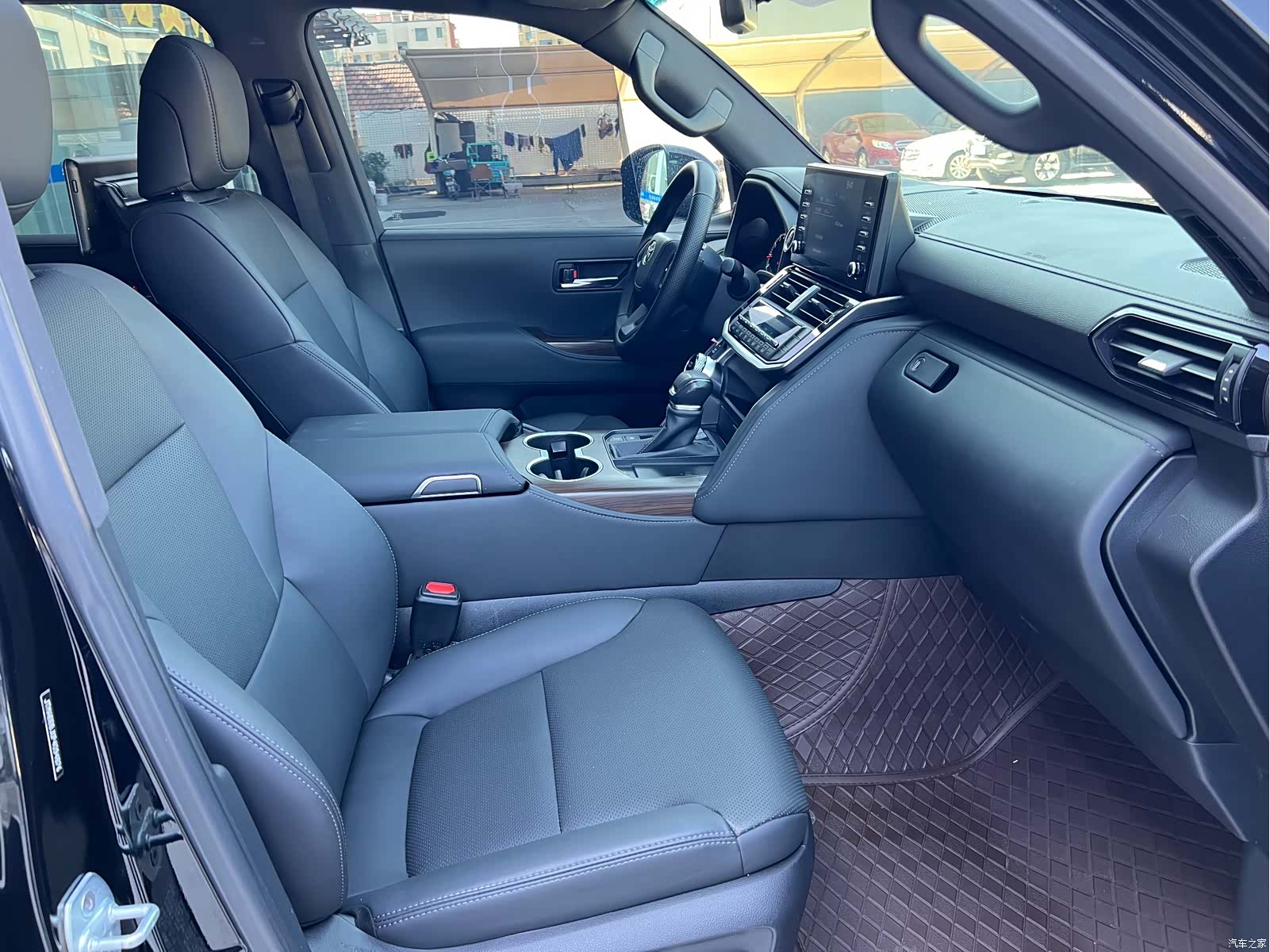 Toyota Land Cruiser, 2024 10