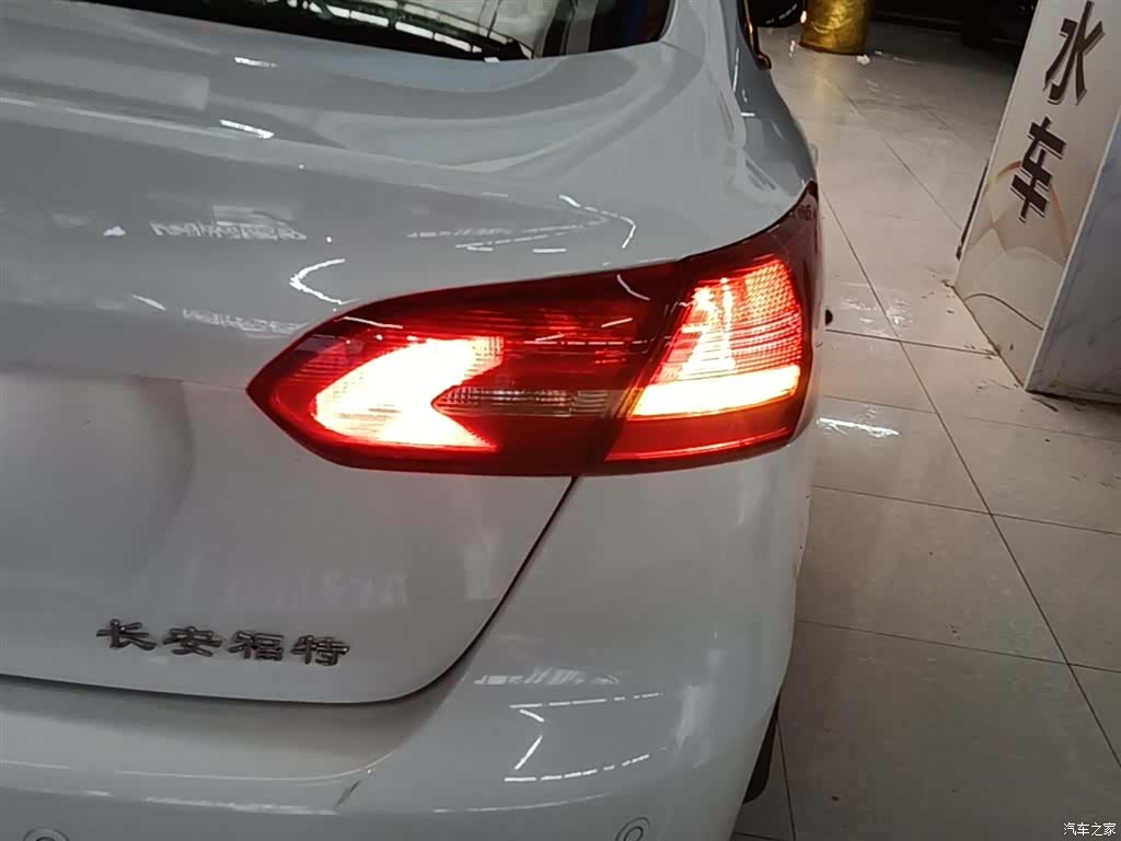 Ford Focus, 2015 8