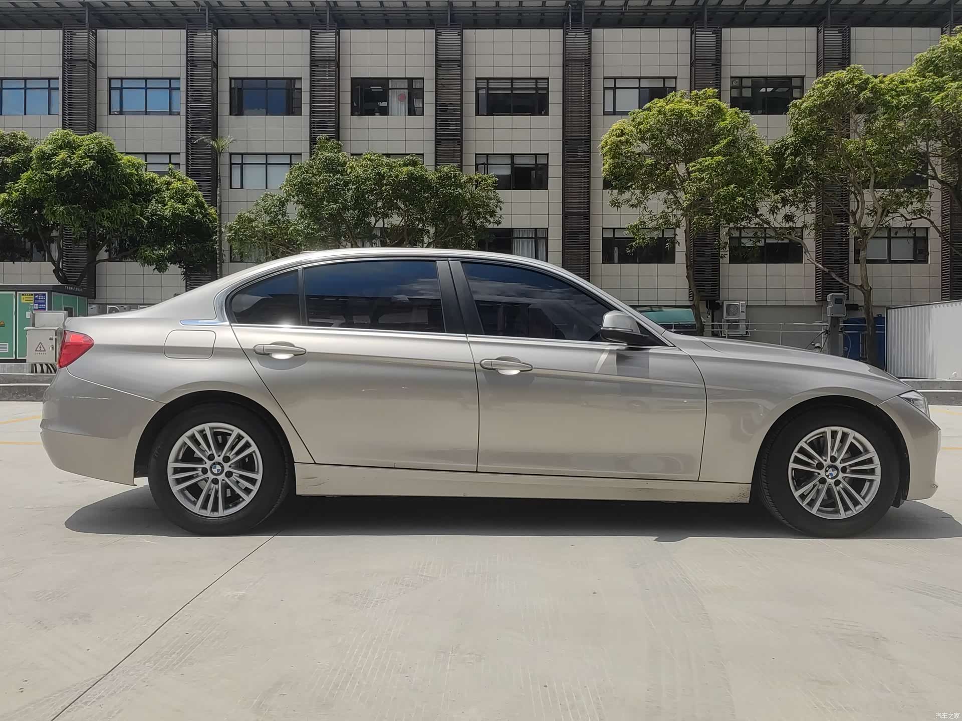BMW 3 Series, 2015 13