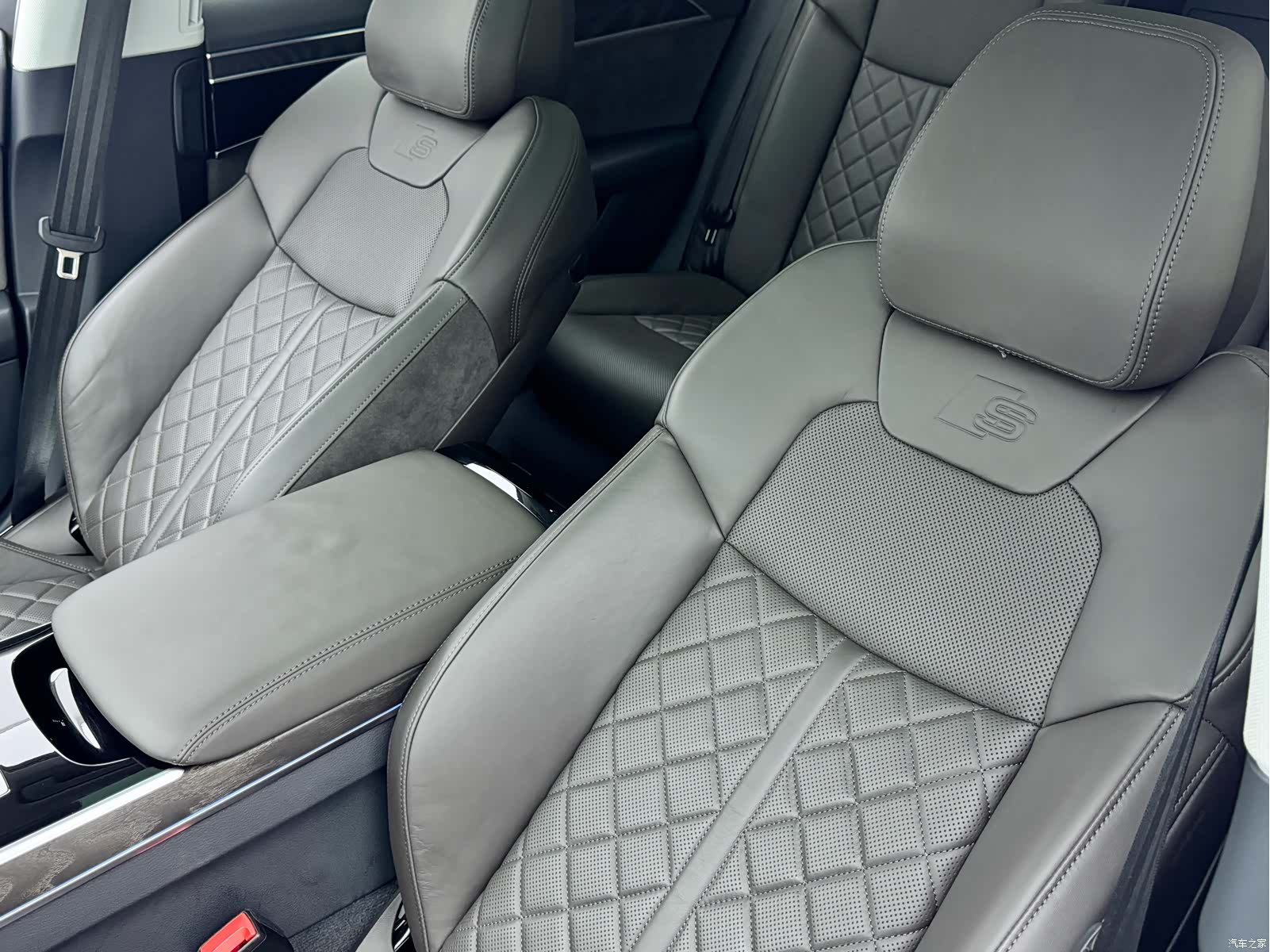 Audi A8L, 2021 16