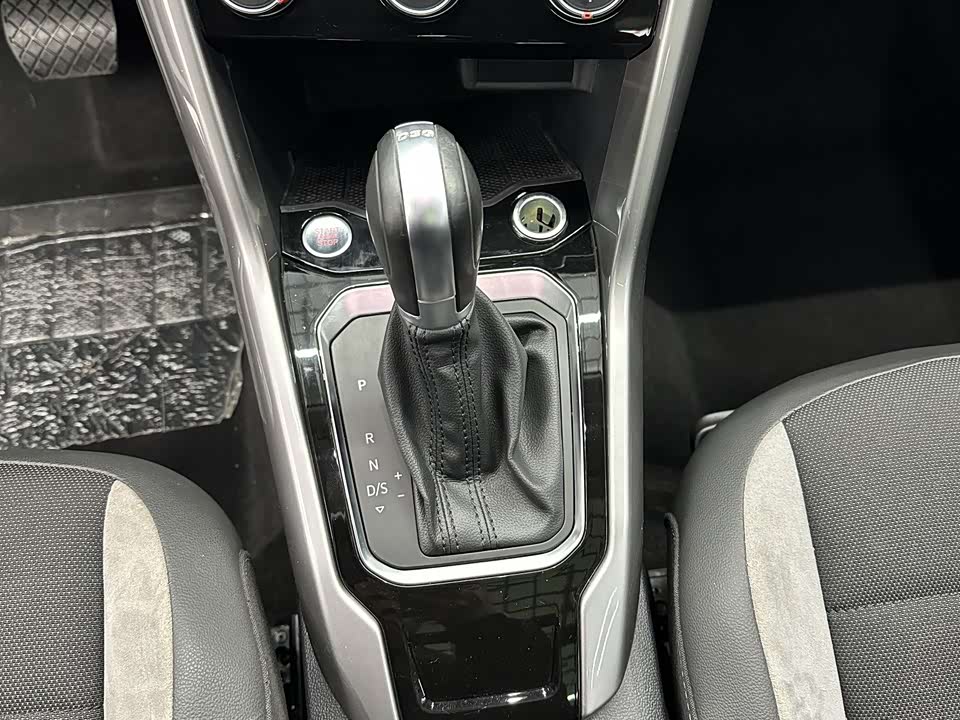 Volkswagen T-ROC exploring Songs