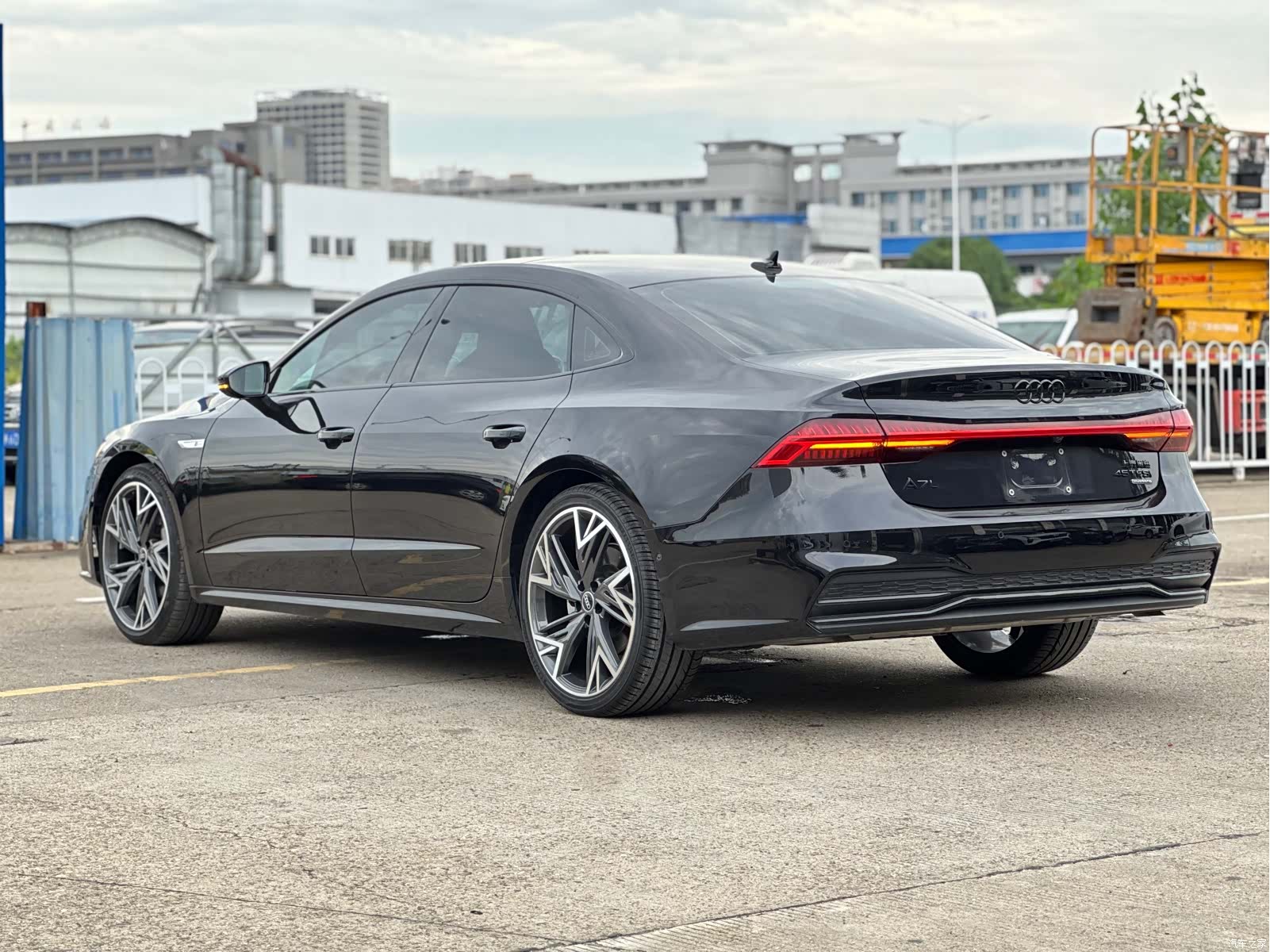 Audi A7L, 2024 14