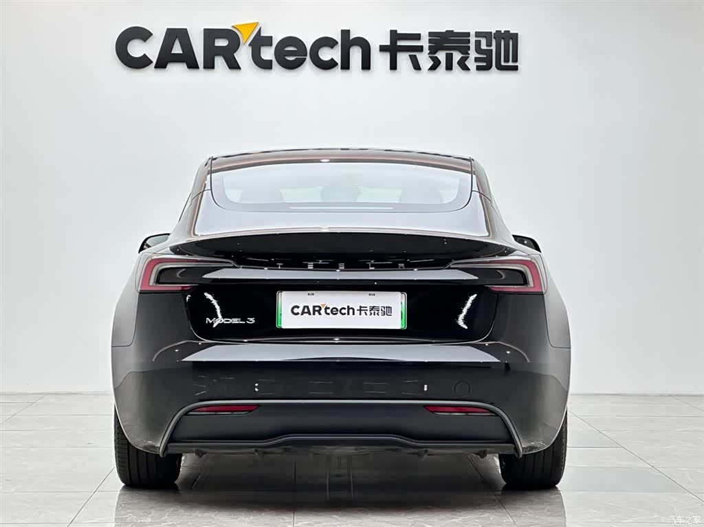 Tesla Model 3, 2025 4