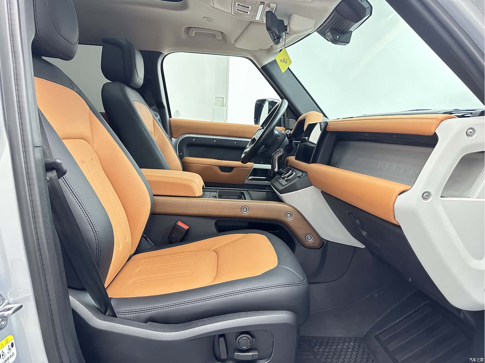 Land Rover Defender, 2021 11