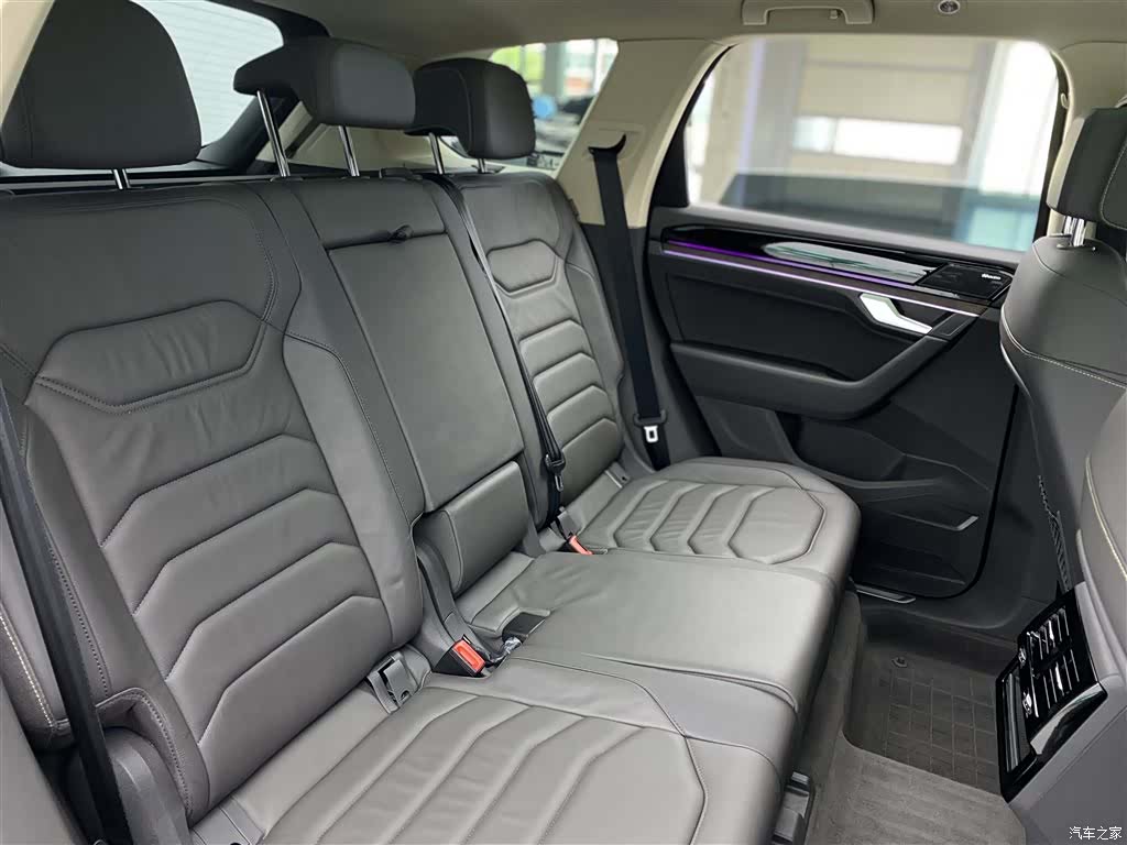 Volkswagen Touareg, 2022 11