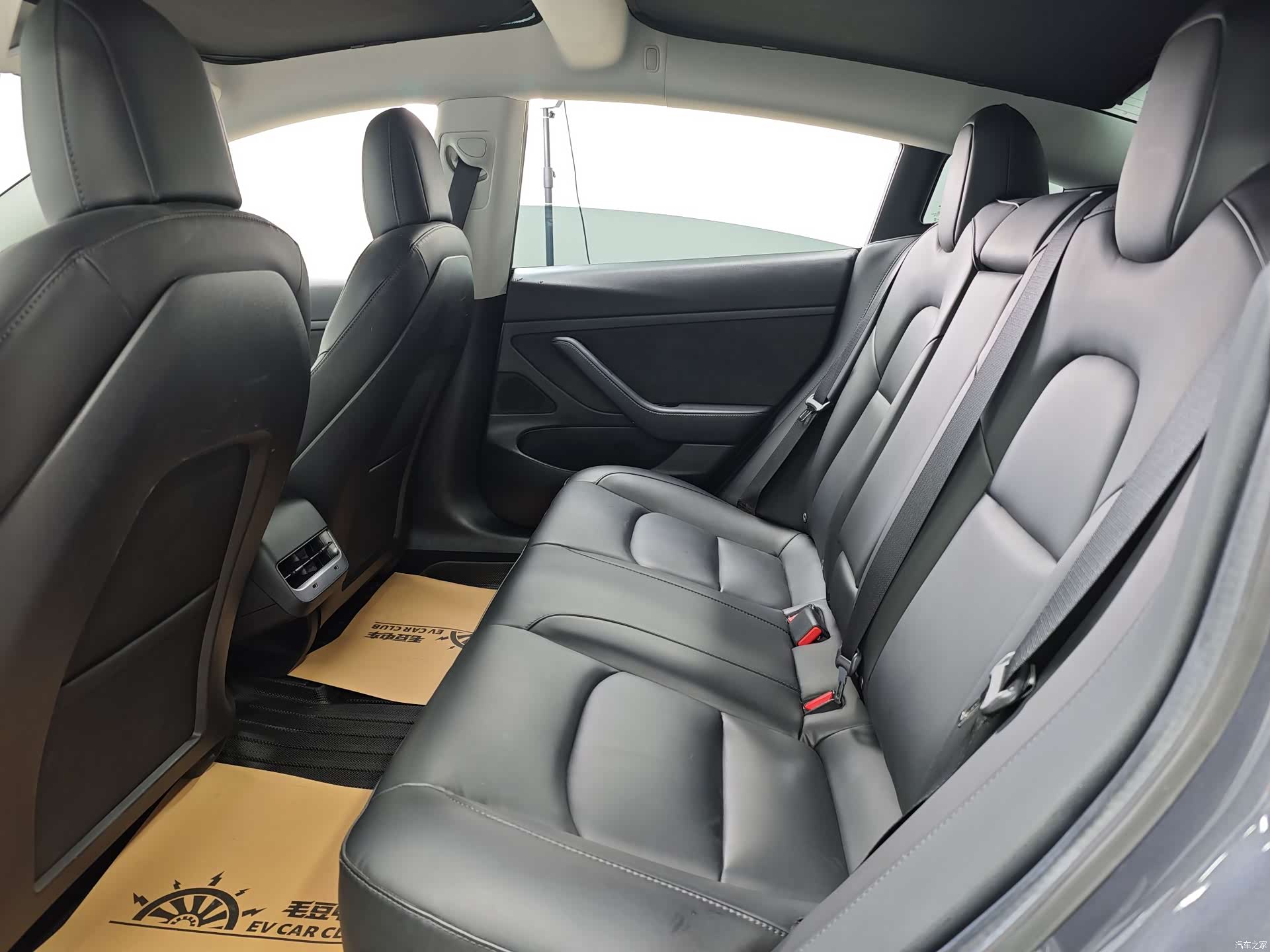 Tesla Model 3, 2020 46