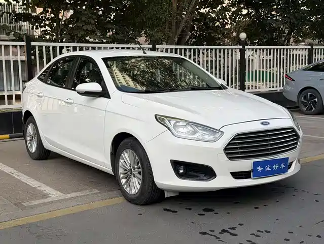 Ford Focus 2016 — купить из Китая под заказ