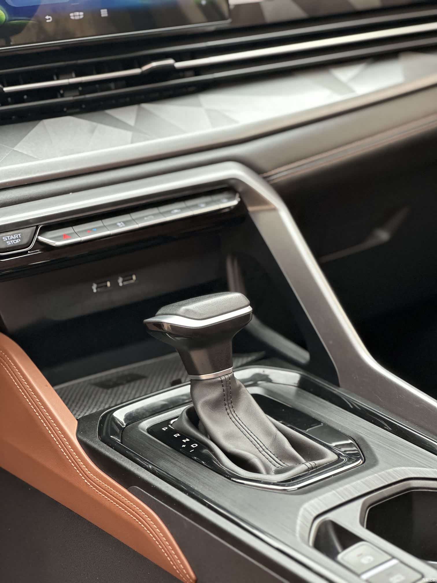 Geely X6, 2022 27