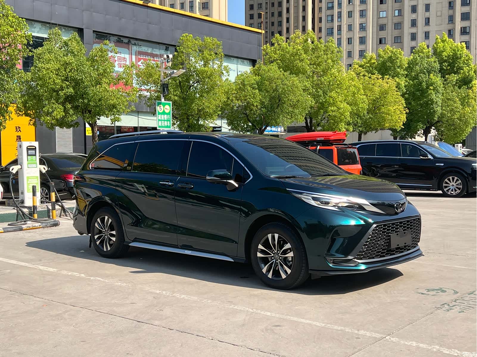 Toyota Granvia, 2026 3