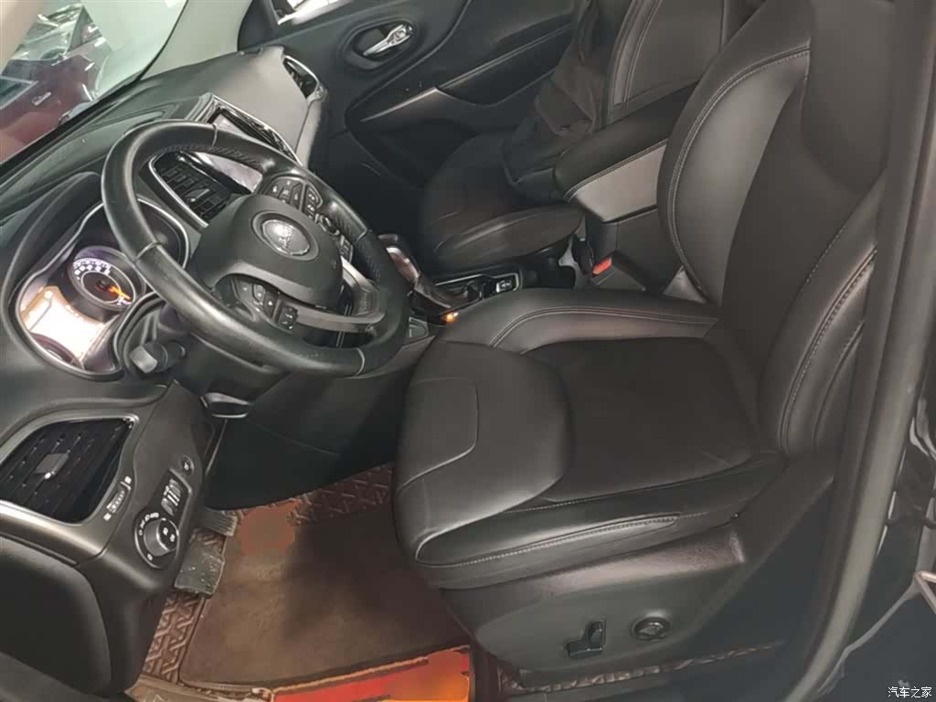 Jeep Cherokee, 2019 15