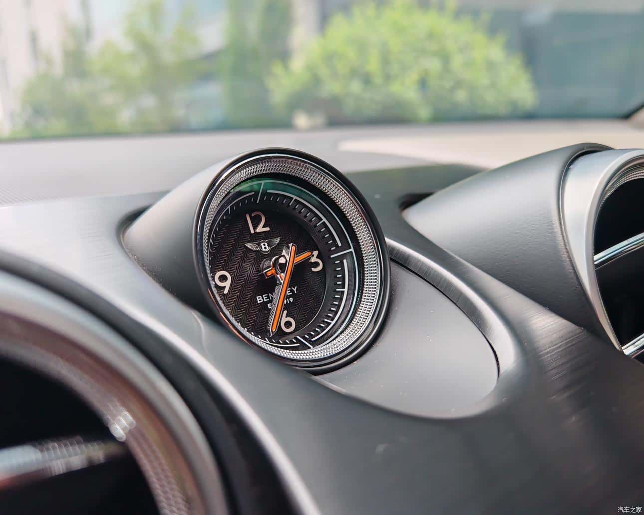 Bentley Bentayga, 2019 14