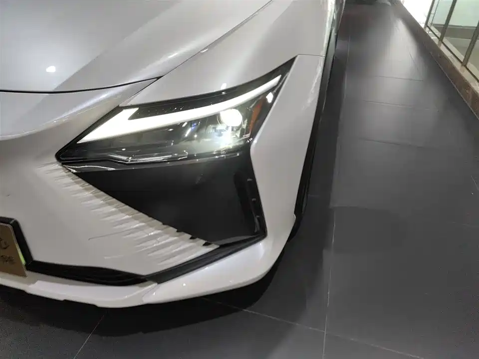 Lexus RZ