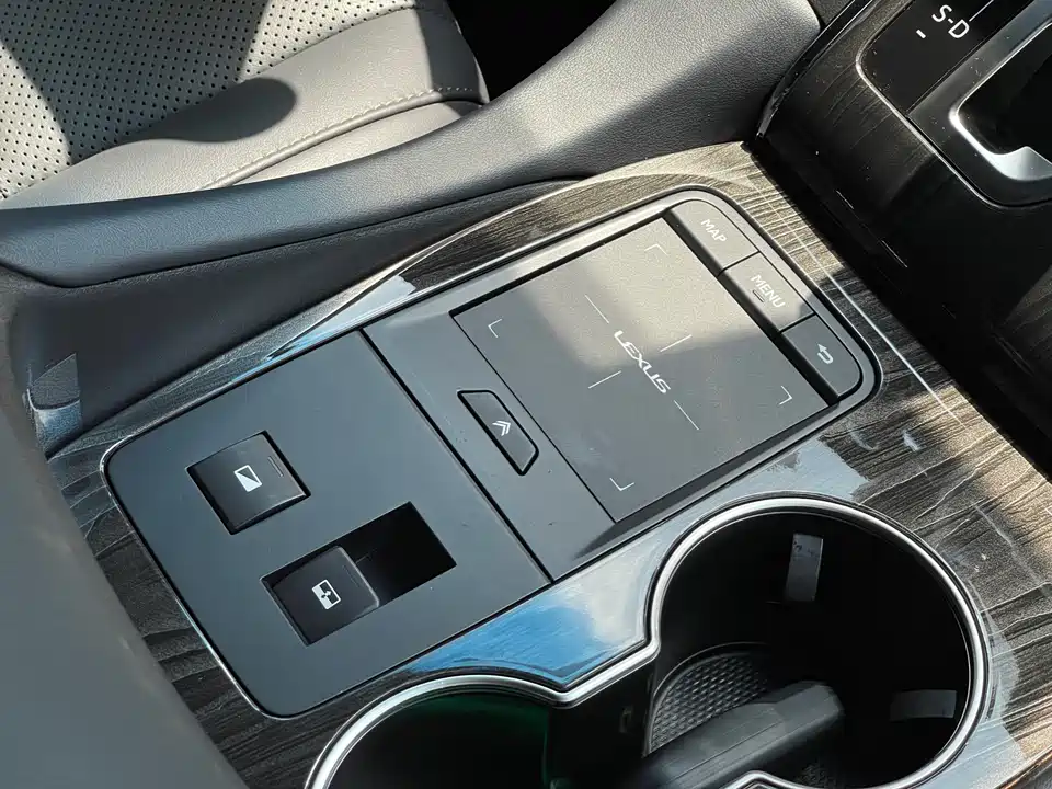 Lexus LM