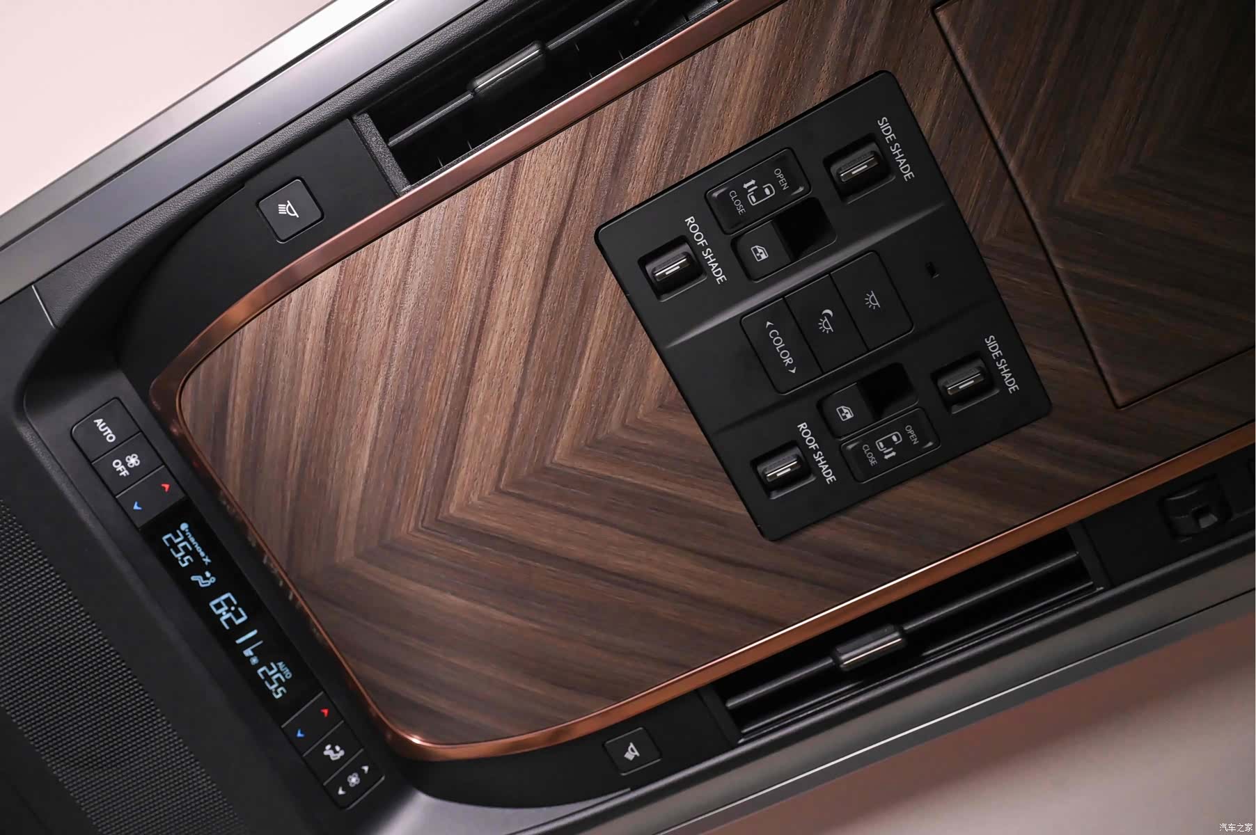Lexus LM, 2024 26
