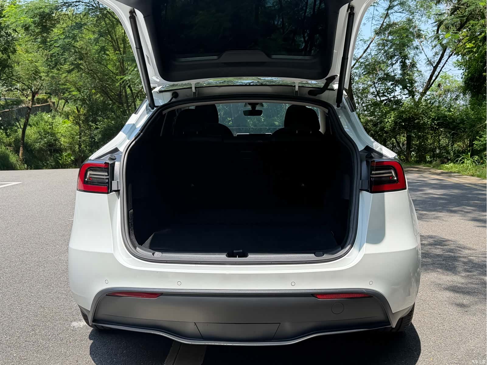 Tesla Model Y, 2022 17