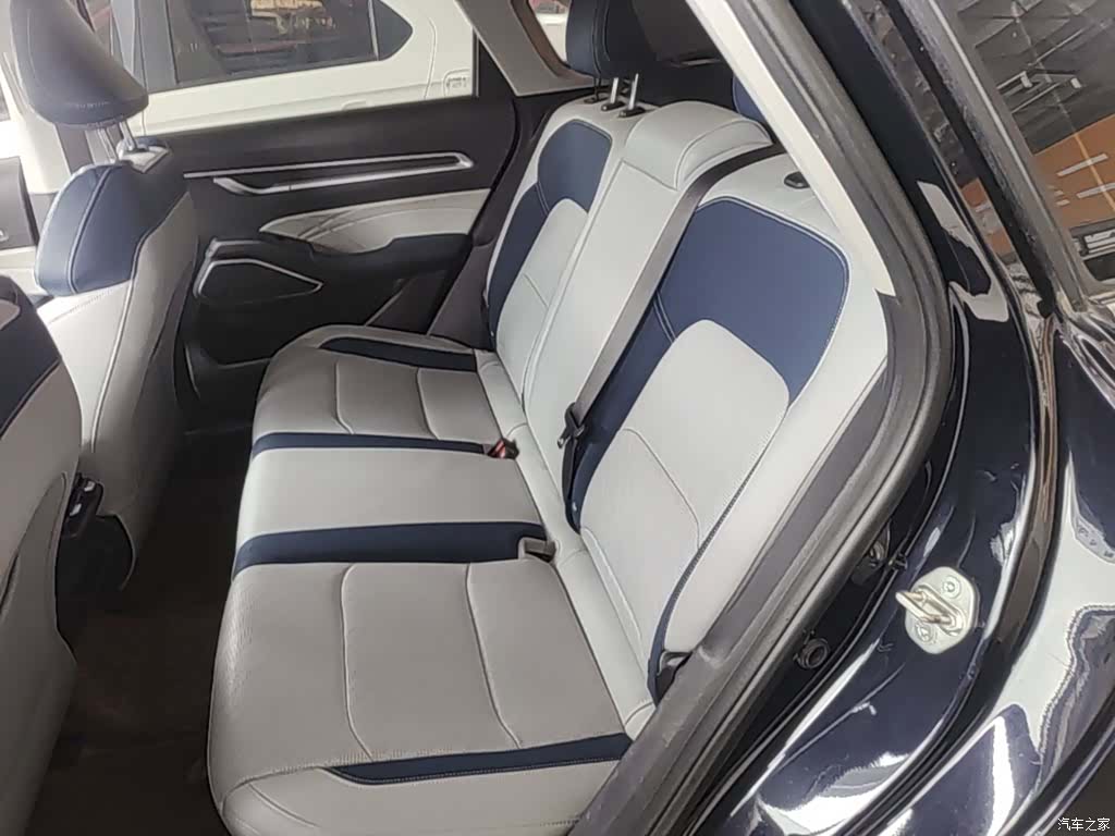 Geely Emgrand, 2023 13
