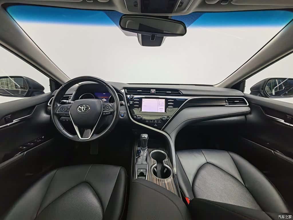 Toyota Camry, 2018 все фото