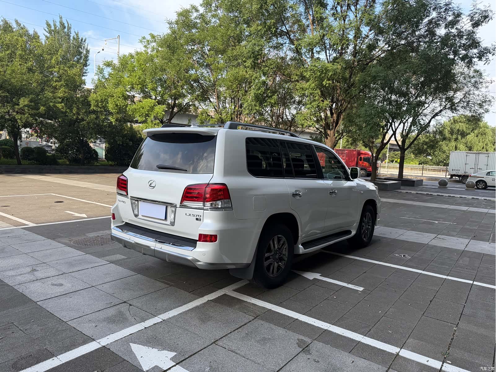 Lexus LX, 2011 7
