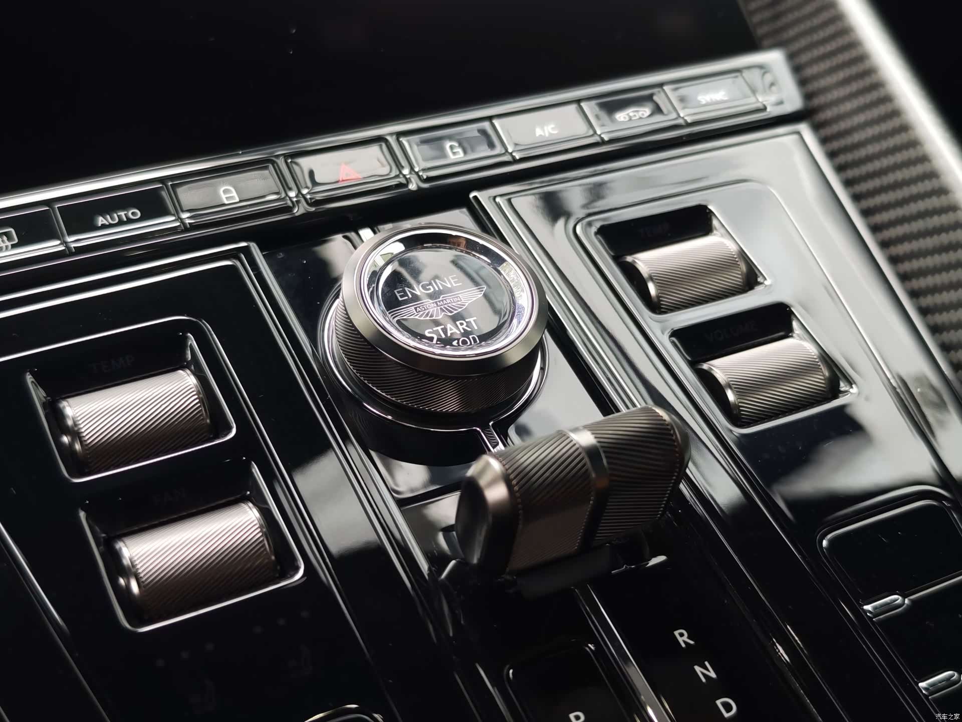 Aston Martin DB12, 1900 14