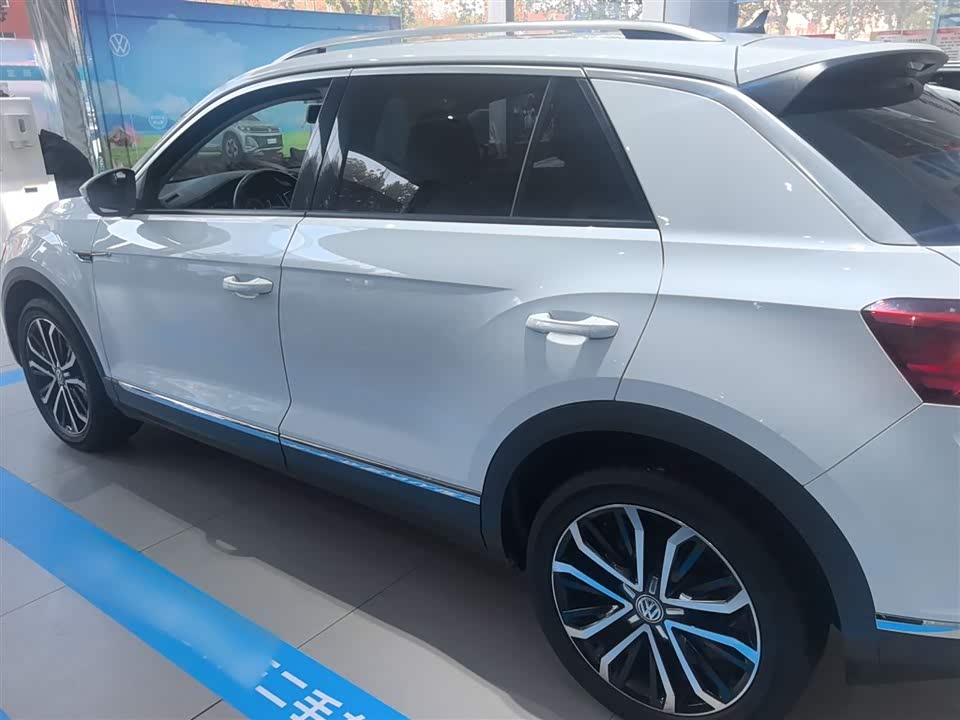 Volkswagen T-ROC exploring Songs