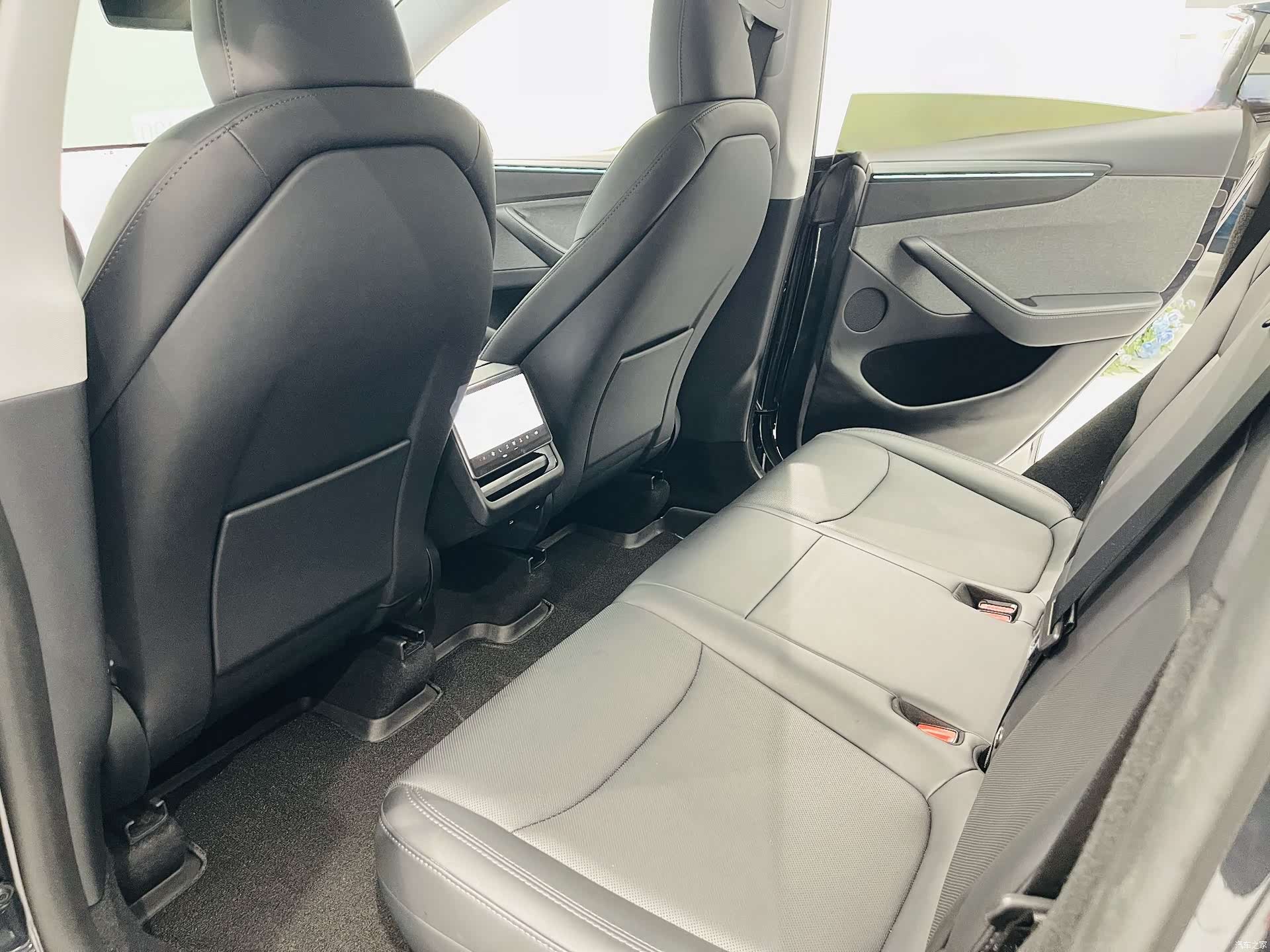Tesla Model Y, 2026 13