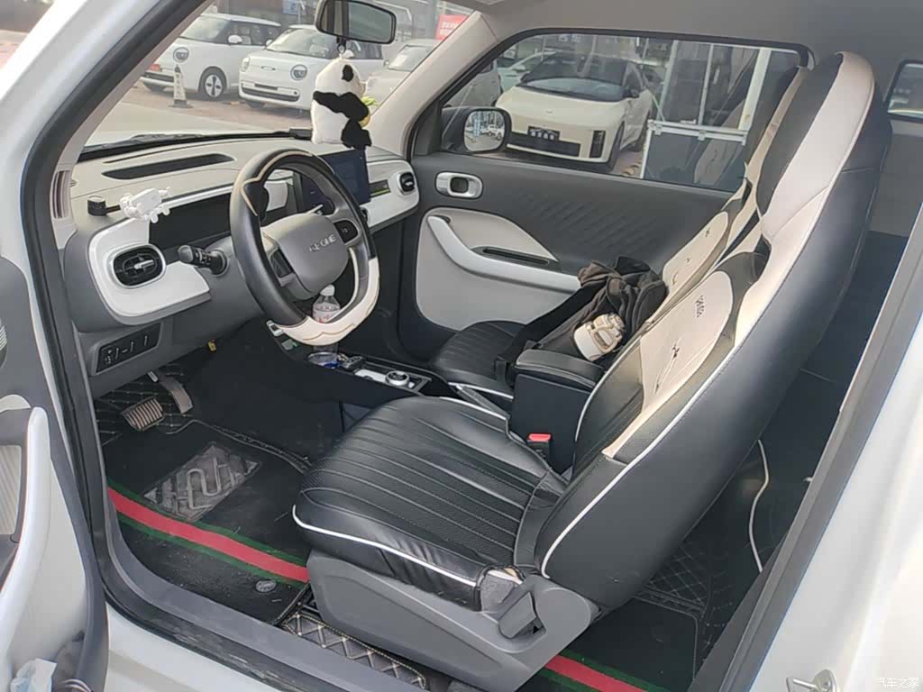 Geely Panda, 2025 15
