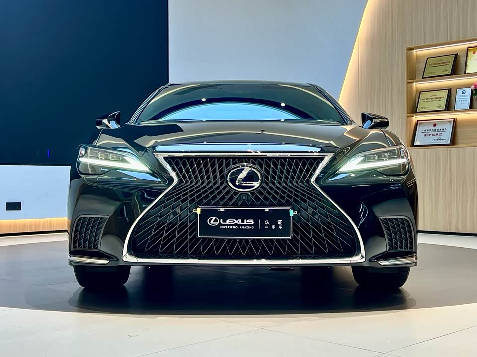 Lexus LS