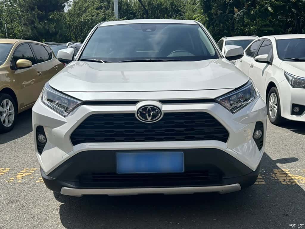 Toyota RAV4, 2023 3