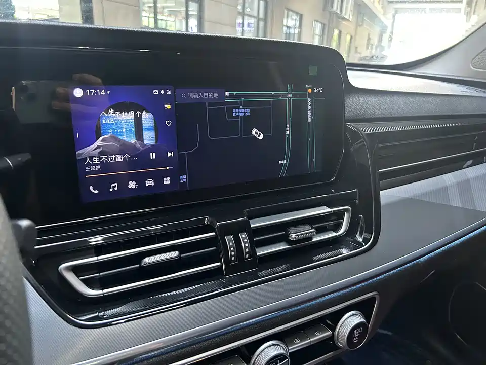 Hongqi HS5