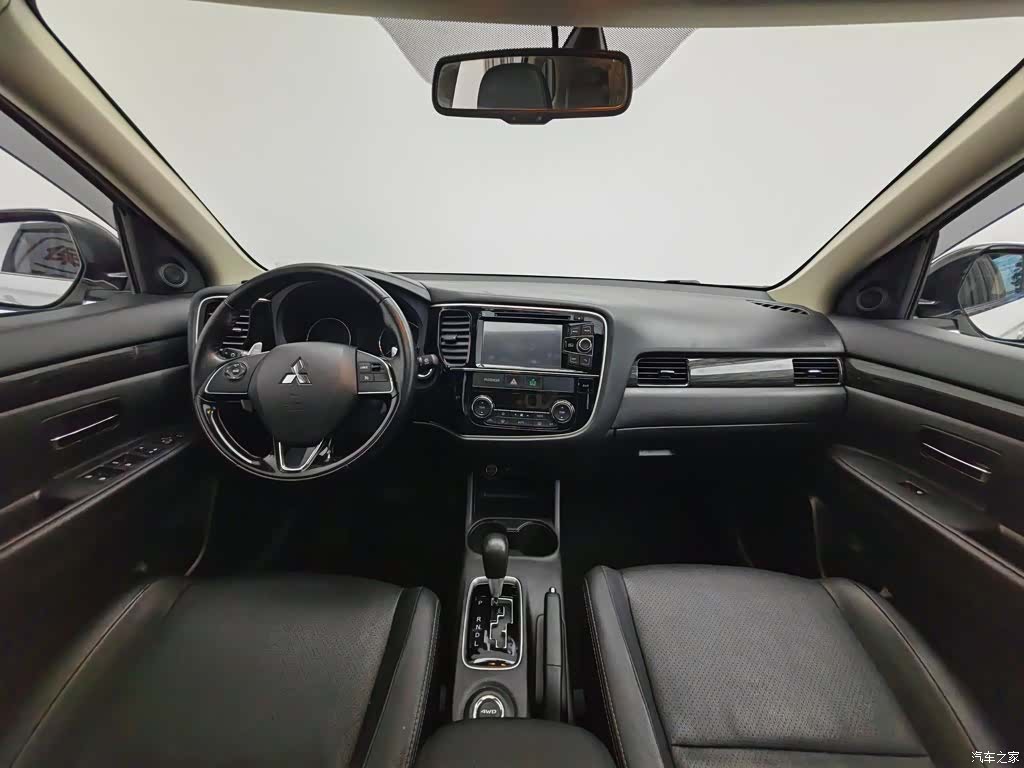 Mitsubishi Outlander, 2016 все фото